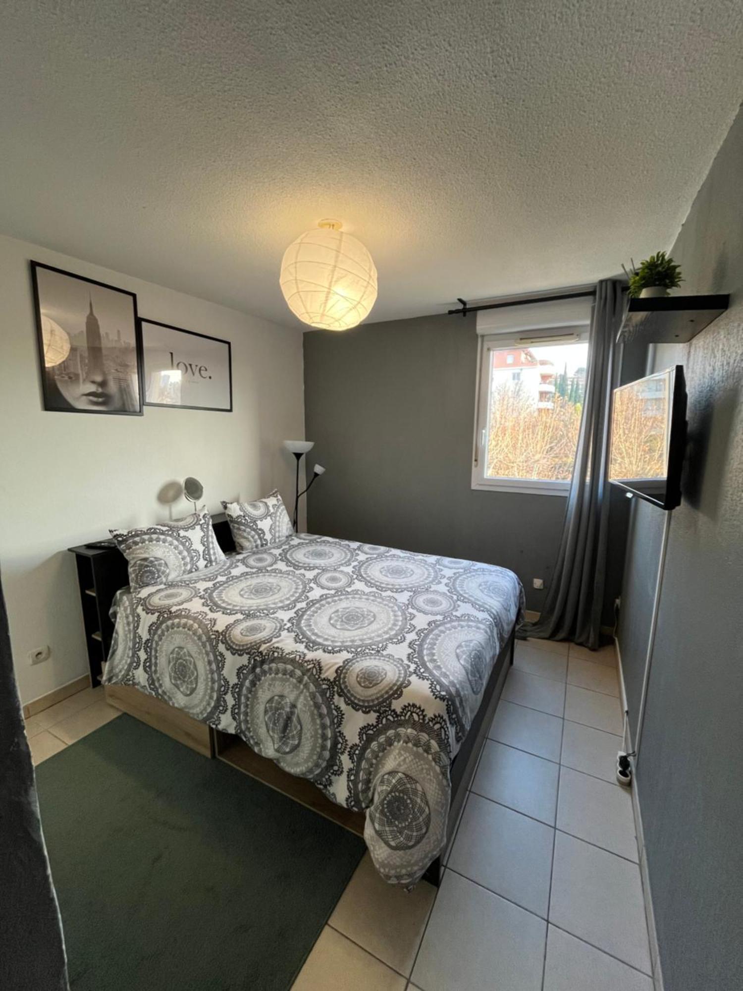 Appartement Spacieux Avec Piscine Marsella Exterior foto